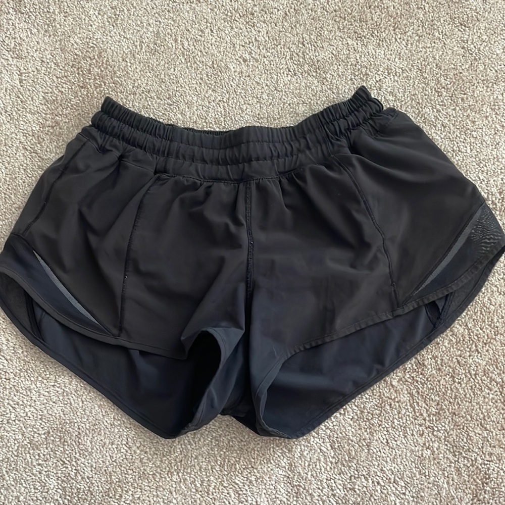 Lululemon Hotty Hot short 2,5in, low rise. Black. Gently worn